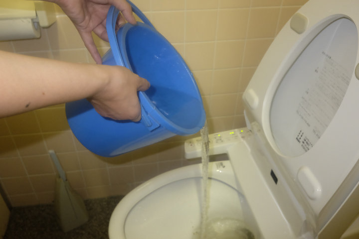 トイレの水が流れない時の応急処置